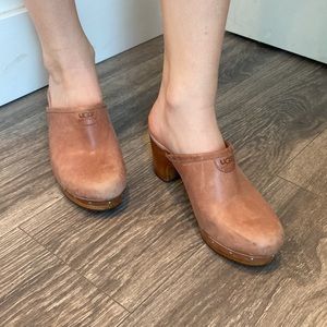 UGG Abbie Nubuck Tan Clogs - Size 37/38